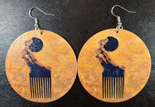 Load image into Gallery viewer, AFRO PICK WODDEN EARRINGS